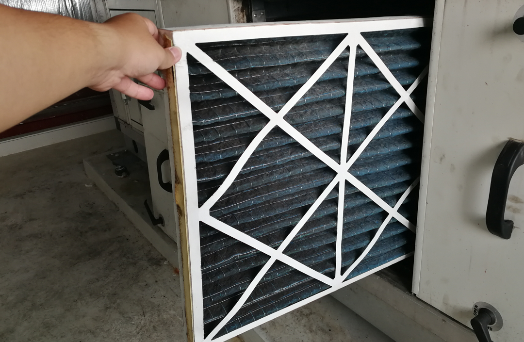 Heating maintenance air filter